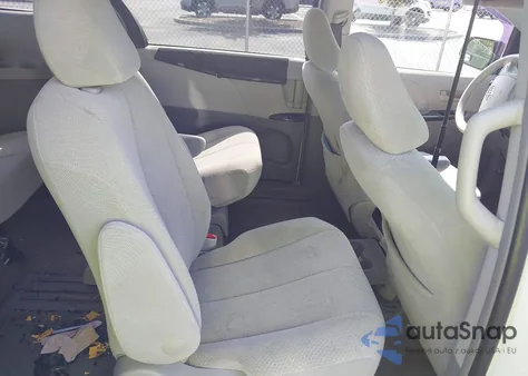 2011 Toyota Sienna Le V6 z USA, uszkodzony, nr VIN 5TDKK3DC3BS156395